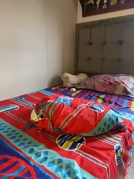 Elena222  online show from December 18, 2024, 10:35 pm