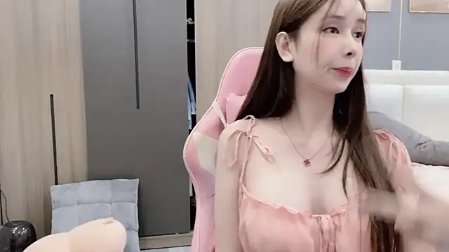 Snapshot of ANNA102 chatting on February 6, 2026, 8:21 am ANNA102 online show from February 6, 2026, 8:21 am