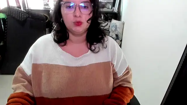 Snapshot of aika-dreams chatting on December 22, 2025, 1:00 pm aika-dreams online show from December 22, 2025, 1:00 pm