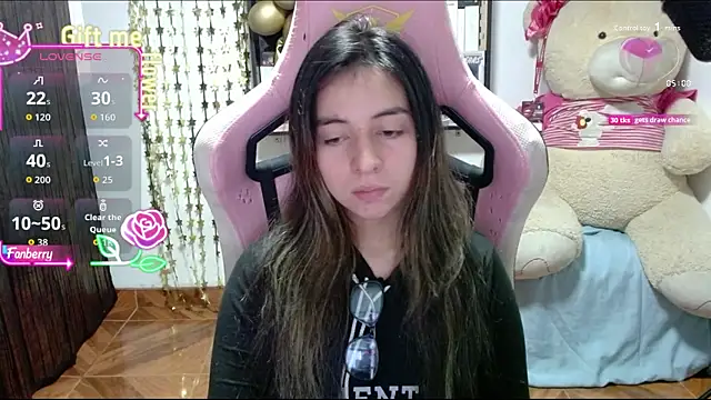 Maggie Fox3 online show from October 3, 2025, 1:31 am