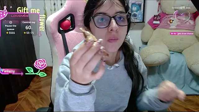 Maggie Fox3 online show from September 14, 2025, 2:34 am