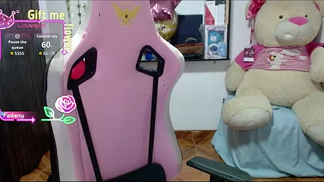 Maggie Fox3 online show from September 13, 2025, 2:11 am