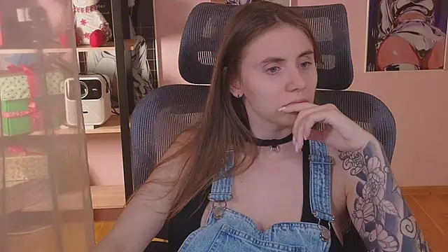  AnnaStark  online show from December 5, 2025, 8:39 pm