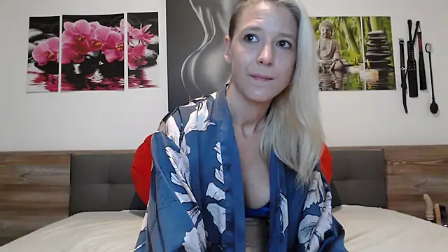 Naschkatze01 online show from October 13, 2025, 6:37 am