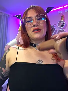 Snapshot of Luna_Paris_ chatting on February 28, 2025, 12:10 am Luna Paris online show from February 28, 2025, 12:10 am