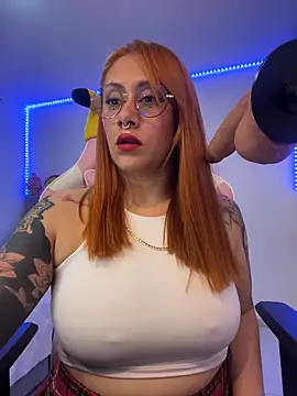 Snapshot of Luna_Paris_ chatting on February 10, 2026, 11:26 pm Luna Paris online show from February 10, 2026, 11:26 pm