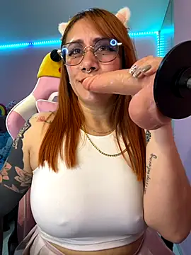 Snapshot of Luna_Paris_ chatting on October 2, 2025, 4:32 pm Luna Paris online show from October 2, 2025, 4:32 pm