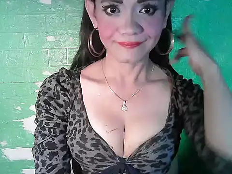 Rosebaumgardner1234 online show from February 28, 2025, 1:03 pm