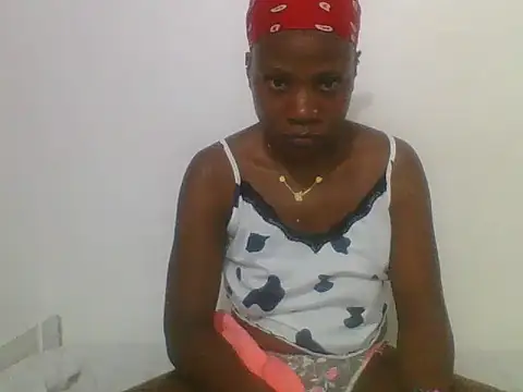 Sweetbaby004 online show from October 13, 2025, 2:51 pm