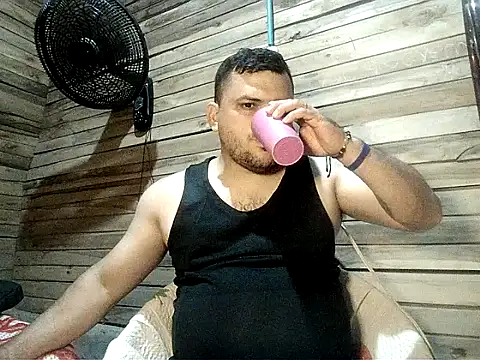 Arcangel 05 online show from April 12, 2026, 4:49 am