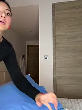 alexademie1 online show from October 28, 2025, 2:05 pm