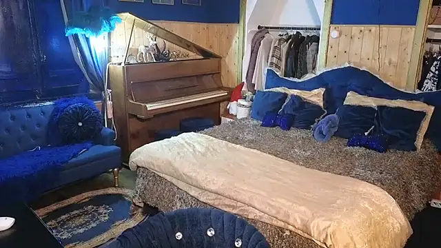 VanessaDoyle online show from December 19, 2025, 5:43 am