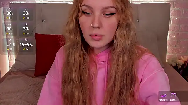 LianaFord online show from March 21, 2025, 6:18 pm