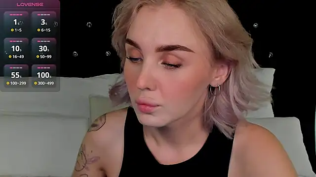 LianaFord online show from October 5, 2025, 8:32 pm