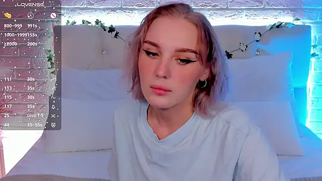 LianaFord online show from September 24, 2025, 4:24 pm