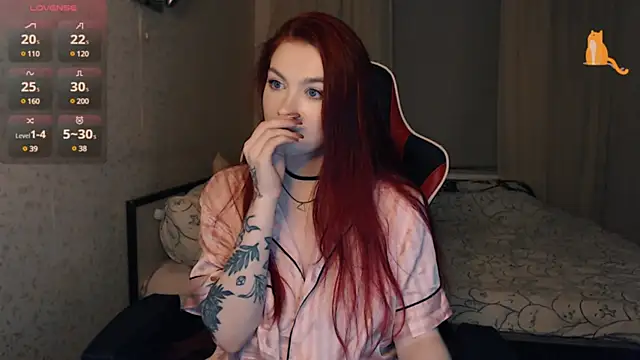 Cute lina online show from January 31, 2025, 1:43 am