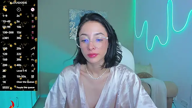 barbie scoth  online show from September 23, 2025, 9:55 pm