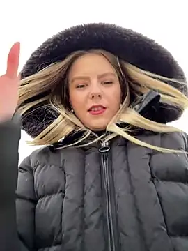 Snapshot of LaraBlond chatting on February 27, 2025, 12:01 pm LaraBlond online show from February 27, 2025, 12:01 pm