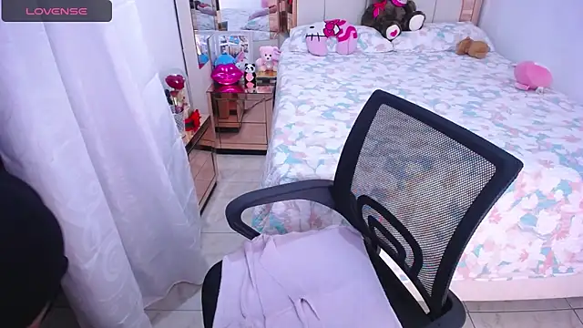 sara  stone1 online show from February 26, 2025, 8:25 pm