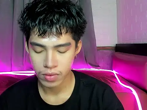 Lightjt04 online show from October 6, 2025, 7:36 pm