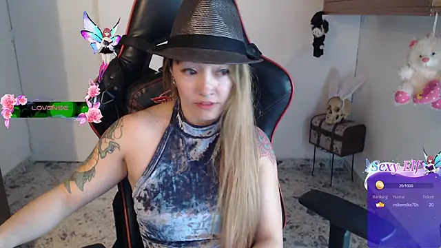 pink-2022 online show from March 18, 2025, 6:06 pm