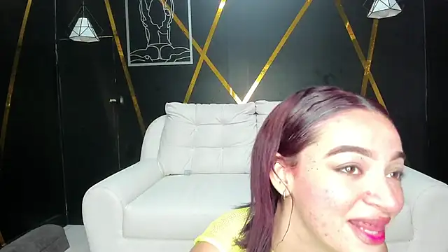 Snapshot of Awesome-Party chatting on November 19, 2025, 5:35 pm Awesome-Party online show from November 19, 2025, 5:35 pm