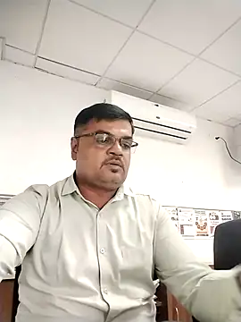 Desi Londa 143 online show from September 18, 2025, 8:50 am