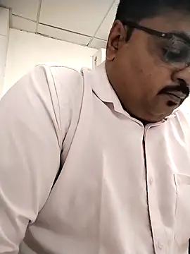 Snapshot of Desi_Londa_143 chatting on March 18, 2026, 5:10 am Desi Londa 143 online show from March 18, 2026, 5:10 am