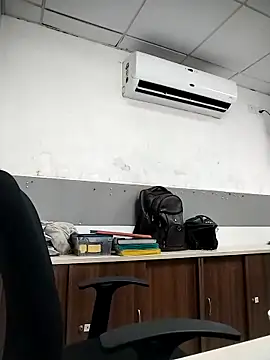 Snapshot of Desi_Londa_143 chatting on March 30, 2026, 4:58 am Desi Londa 143 online show from March 30, 2026, 4:58 am