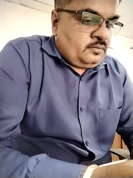 Snapshot of Desi_Londa_143 chatting on February 5, 2026, 6:42 am Desi Londa 143 online show from February 5, 2026, 6:42 am