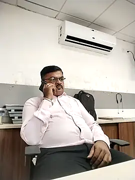 Snapshot of Desi_Londa_143 chatting on February 16, 2026, 5:50 am Desi Londa 143 online show from February 16, 2026, 5:50 am