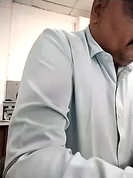 Snapshot of Desi_Londa_143 chatting on April 7, 2026, 5:42 am Desi Londa 143 online show from April 7, 2026, 5:42 am