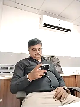 Snapshot of Desi_Londa_143 chatting on March 27, 2026, 5:05 am Desi Londa 143 online show from March 27, 2026, 5:05 am