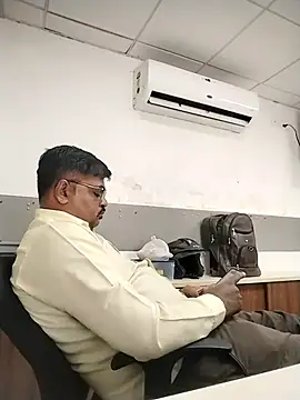 Snapshot of Desi_Londa_143 chatting on March 13, 2026, 4:28 am Desi Londa 143 online show from March 13, 2026, 4:28 am