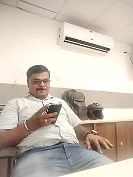 Snapshot of Desi_Londa_143 chatting on April 4, 2026, 3:57 am Desi Londa 143 online show from April 4, 2026, 3:57 am