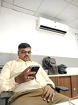 Snapshot of Desi_Londa_143 chatting on April 9, 2026, 6:19 am Desi Londa 143 online show from April 9, 2026, 6:19 am