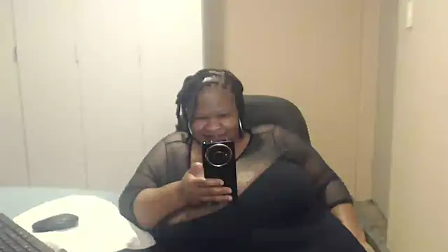 sweetnoziexx online show from September 24, 2025, 3:40 pm