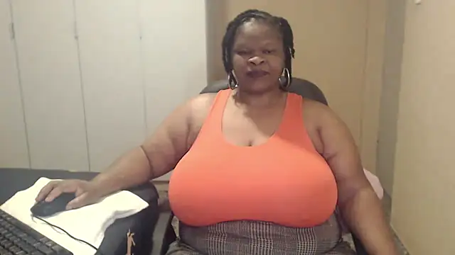 sweetnoziexx online show from October 5, 2025, 3:41 am