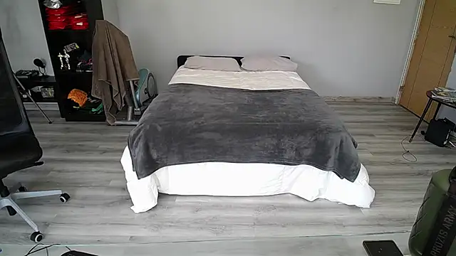 samricci21 online show from April 28, 2026, 11:47 am