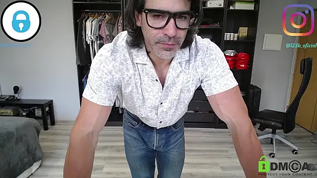 samricci21 online show from April 12, 2026, 11:02 am