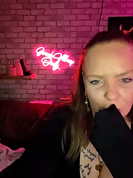 Snapshot of Melissa1994- chatting on March 26, 2026, 11:35 pm Melissa1994- online show from March 26, 2026, 11:35 pm