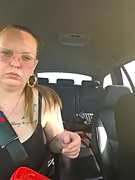 Snapshot of Melissa1994- chatting on April 8, 2026, 3:13 pm Melissa1994- online show from April 8, 2026, 3:13 pm