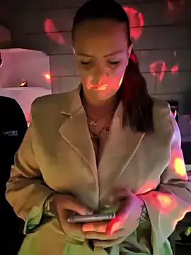 Snapshot of Melissa1994- chatting on March 21, 2026, 10:24 pm Melissa1994- online show from March 21, 2026, 10:24 pm