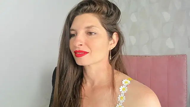 Azahara Amin  online show from October 11, 2025, 2:40 pm