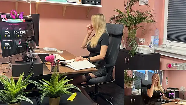 legsLONG online show from September 15, 2025, 4:13 am