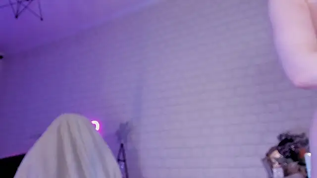  Uindi  online show from February 26, 2025, 8:58 pm