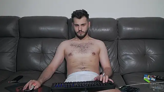 CrazyDom1 online show from April 16, 2026, 9:39 pm