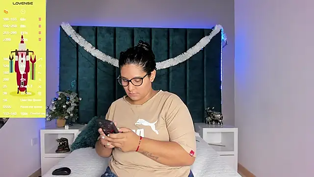 DanielleEvans  online show from January 6, 2026, 11:14 am