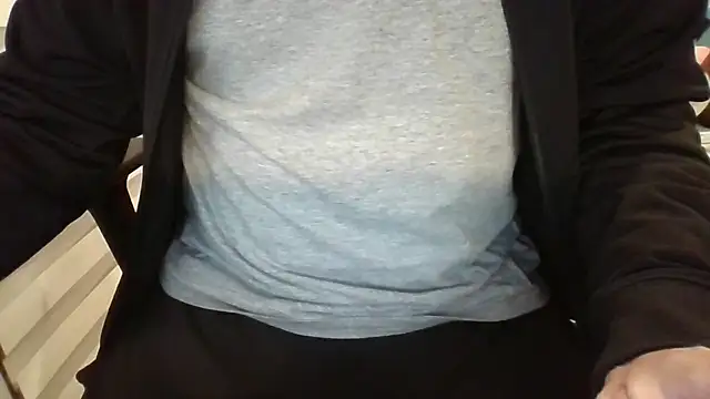 alessex24 online show from November 3, 2025, 8:23 pm