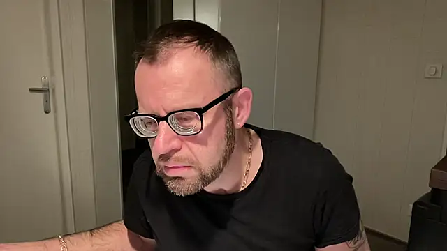 FABIOGLASSES online show from December 15, 2024, 4:26 pm